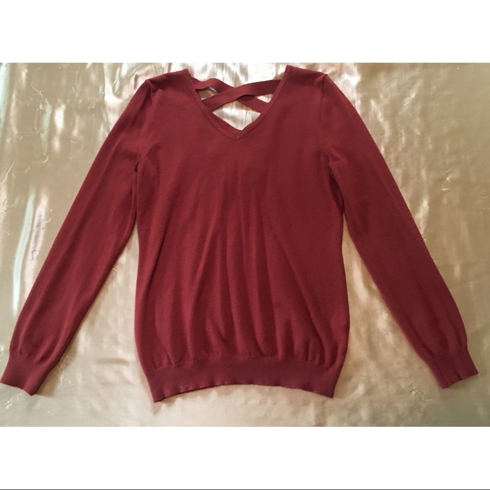 V-neck sweater with cross cross back detail